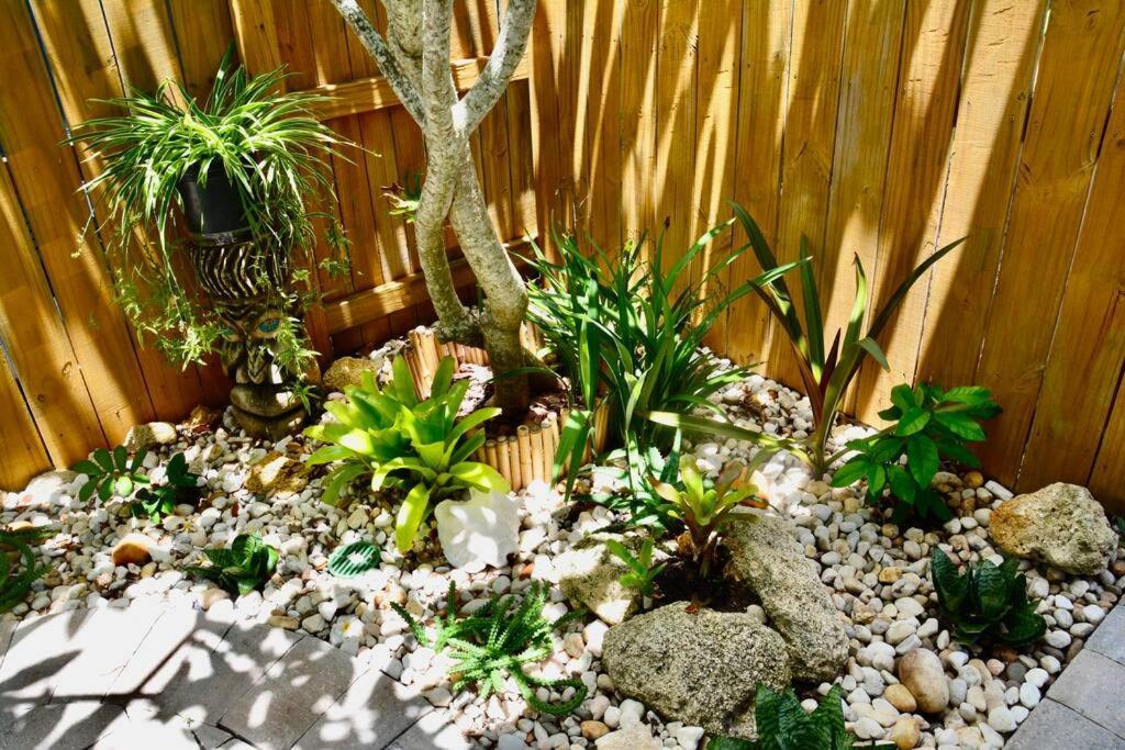 Tropical Retreat Near Beaches, Cruise Terminals Merritt Island Exteriör bild