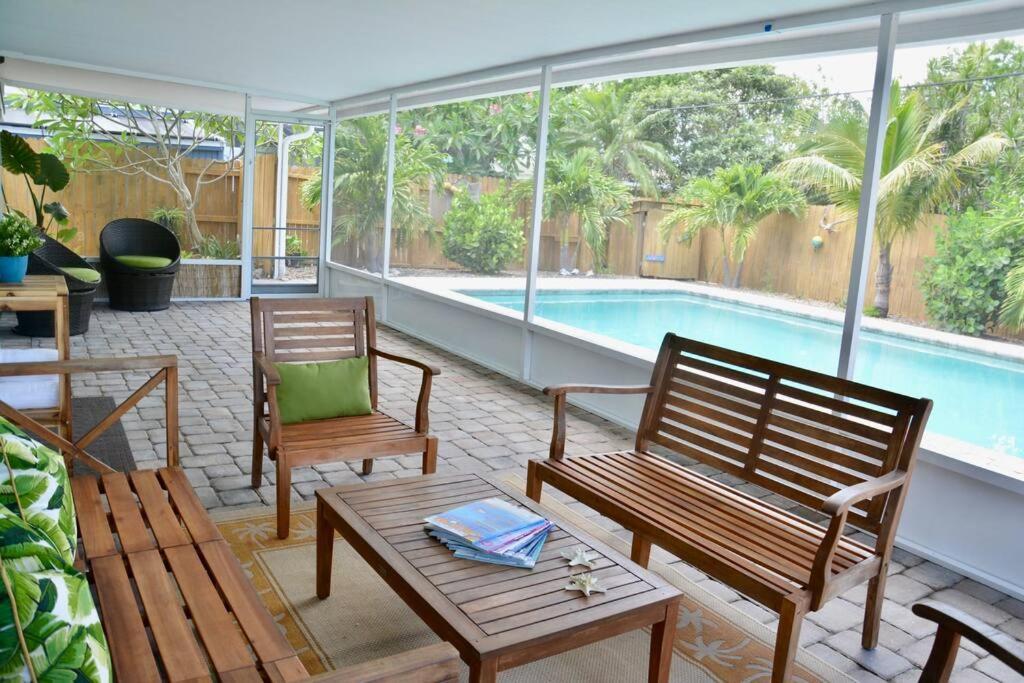 Tropical Retreat Near Beaches, Cruise Terminals Merritt Island Exteriör bild