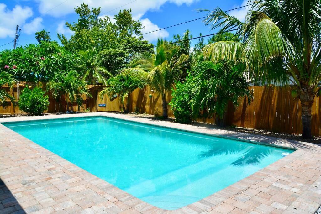 Tropical Retreat Near Beaches, Cruise Terminals Merritt Island Exteriör bild