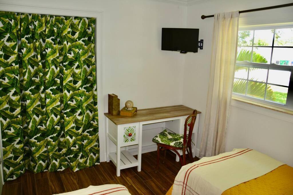 Tropical Retreat Near Beaches, Cruise Terminals Merritt Island Exteriör bild