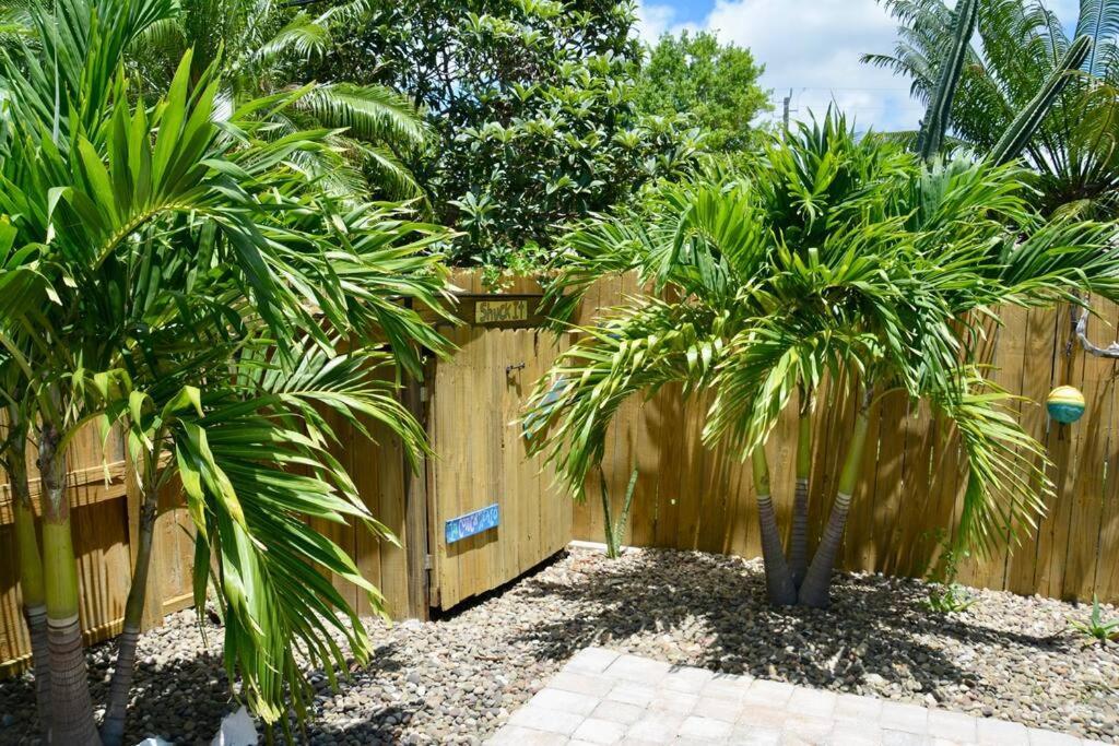 Tropical Retreat Near Beaches, Cruise Terminals Merritt Island Exteriör bild